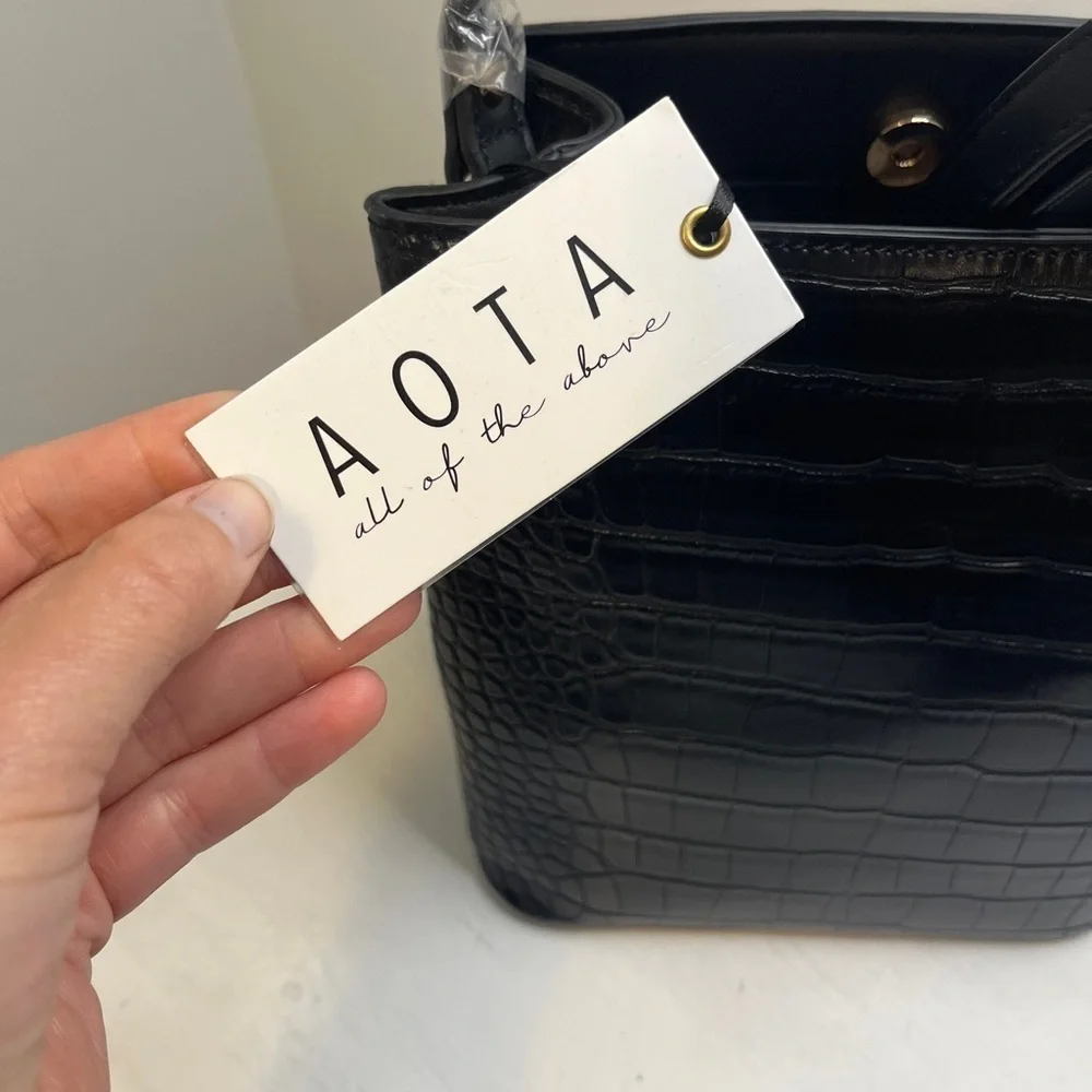 Aota Elena Bucket Bag Black Vegan Leather Crocodile Embossed-Crossbody Strap-NWT - Picture 5 of 11